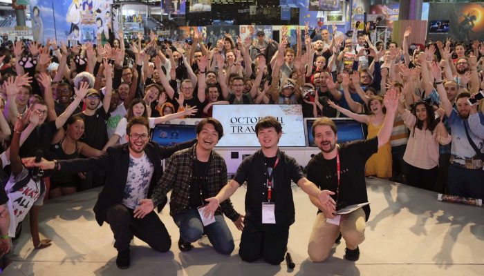 Selfie des développeurs de Octopath Traveler avec la foule à la Japan Expo 2018